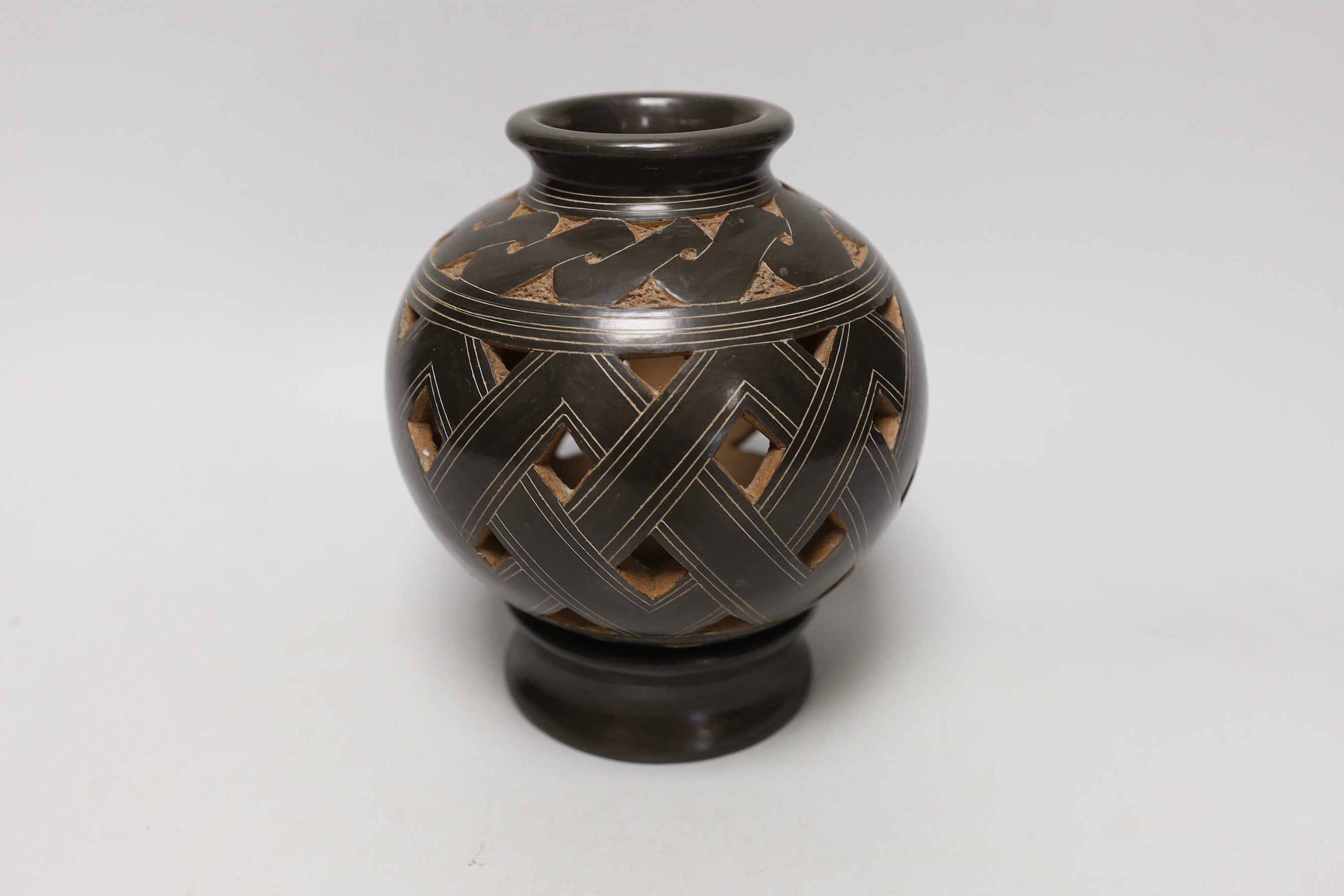A Nicaraguan studio pottery vase and matching stand, signed on base of vase Roger Calero, 17cm high including stand